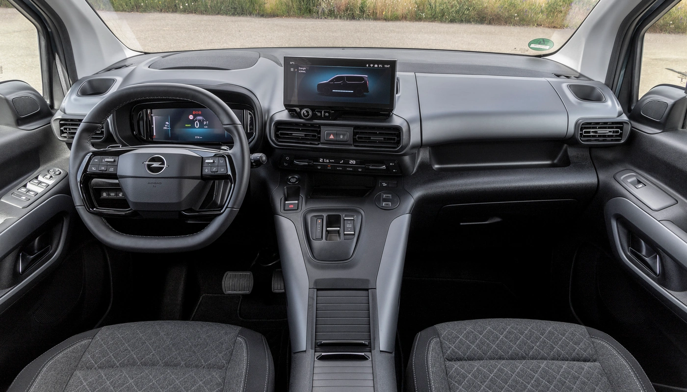 Opel Combo - Interior Salpicadero Interior Asientos Delanteros Interior Pantalla Central Interior Volante