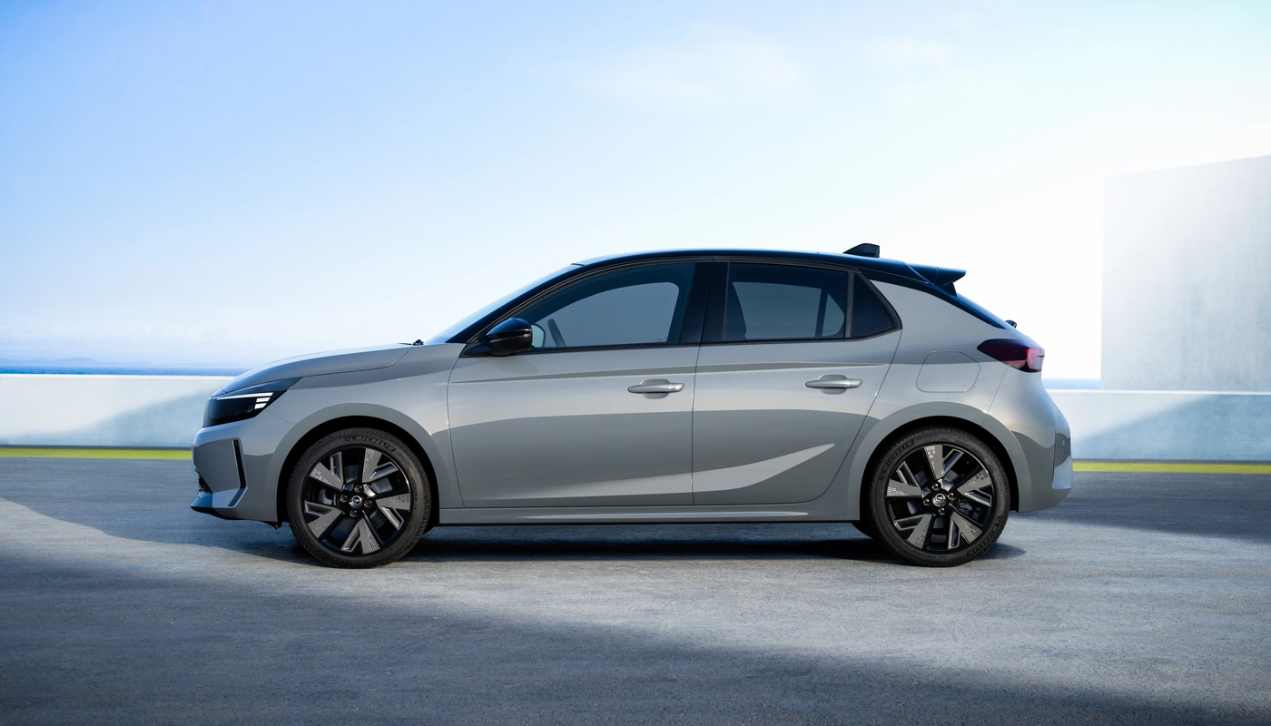 Opel Corsa - Contexto Entorno Real Contexto Aparcado Exterior Lateral Izquierda