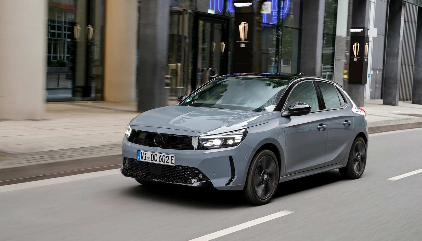 Opel Corsa - Contexto Entorno Real Contexto Conduciendo Exterior Frontal Izquierda