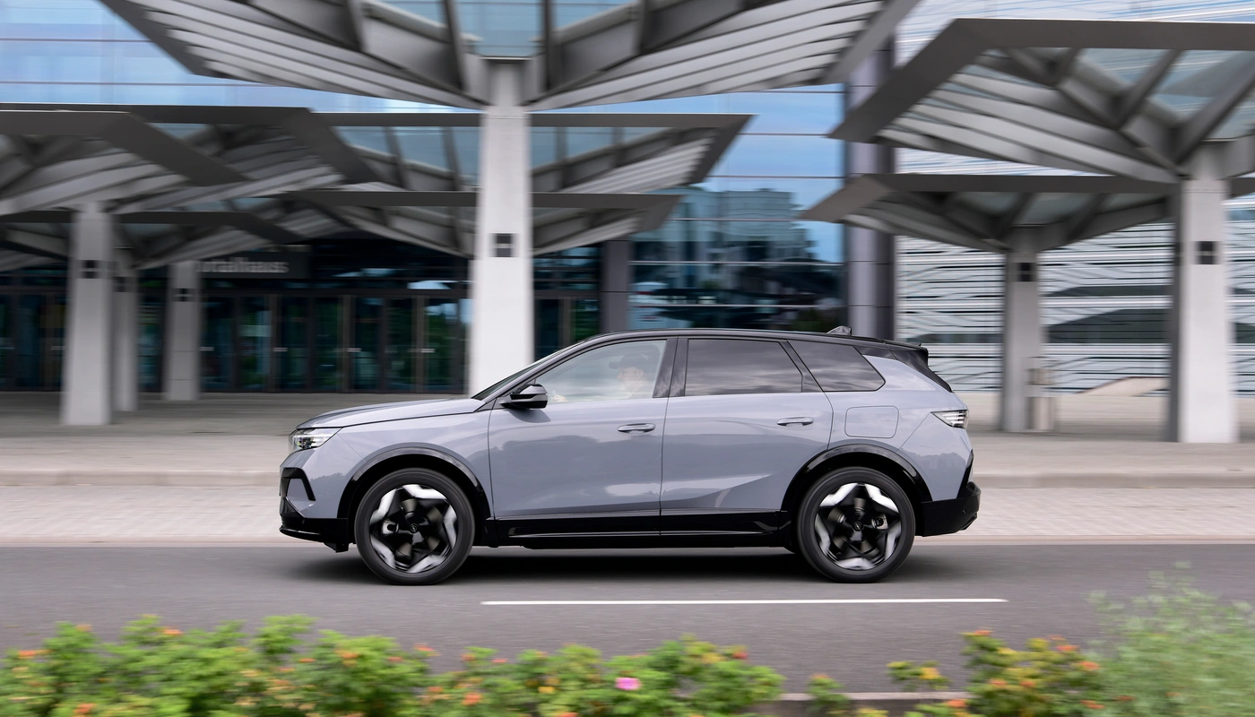 Opel Grandland - Contexto Entorno Real Contexto Aparcado Exterior Lateral Izquierda