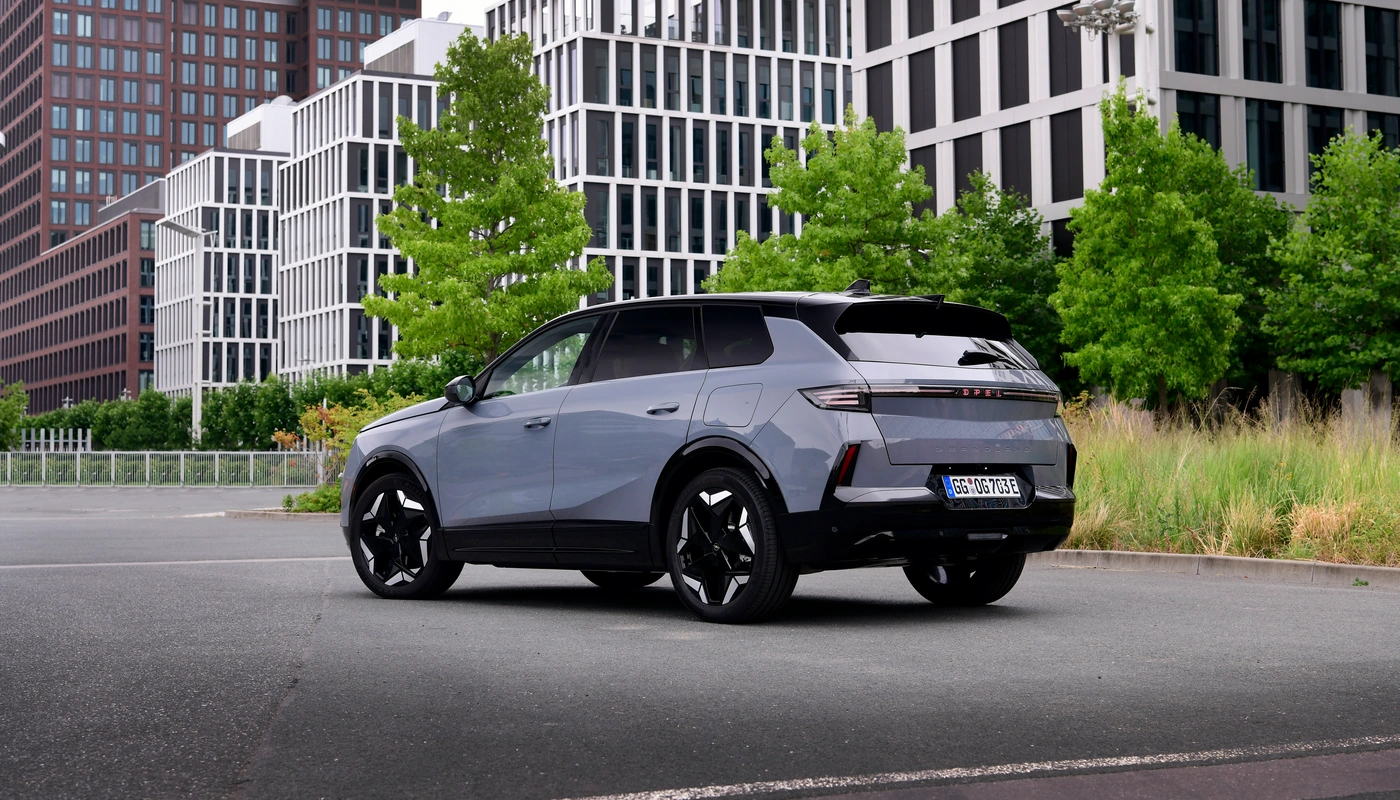 Opel Grandland - Contexto Entorno Real Contexto Aparcado Exterior Trasera Derecha