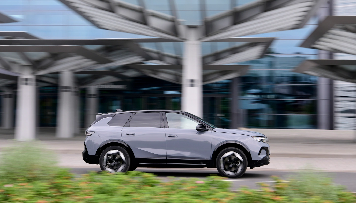 Opel Grandland - Contexto Entorno Real Contexto Conduciendo Exterior Lateral Derecha