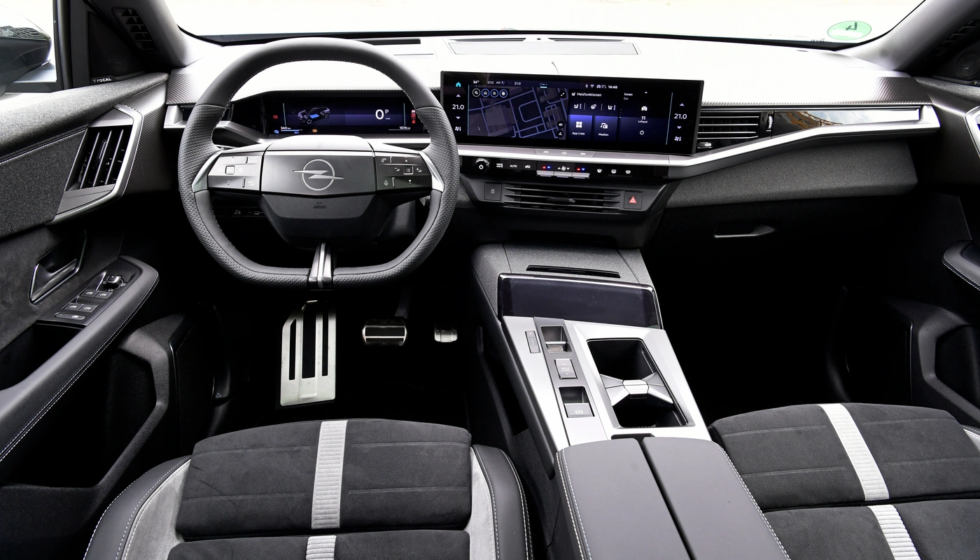 Opel Grandland - Interior Salpicadero Interior Pantalla Central Interior Volante