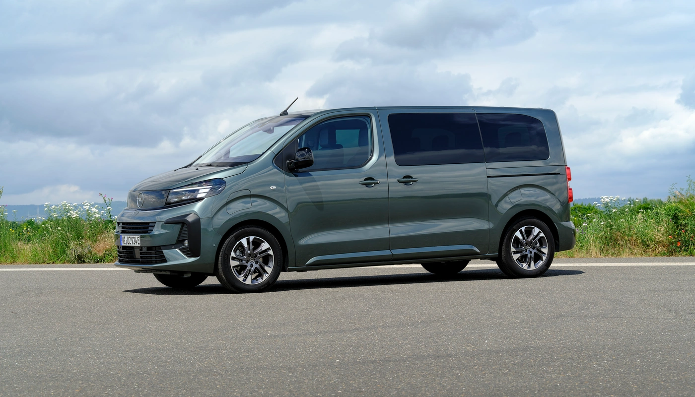 Opel Zafira - Contexto Entorno Real Contexto Aparcado Exterior Lateral Izquierda