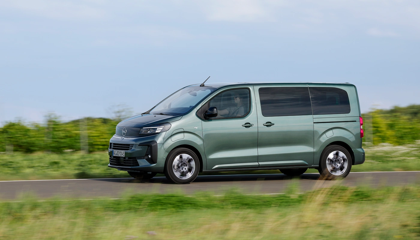 Opel Zafira - Contexto Entorno Real Contexto Conduciendo Exterior Lateral Izquierda