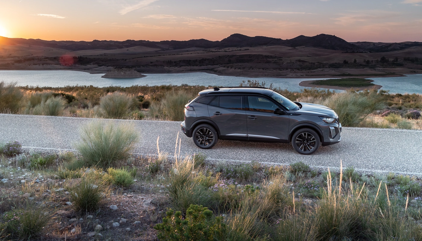 Peugeot E 2008 - Contexto Entorno Real Contexto Aparcado Exterior Lateral Derecha