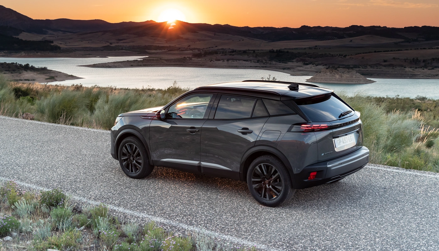 Peugeot E 2008 - Contexto Entorno Real Contexto Aparcado Exterior Lateral Izquierda