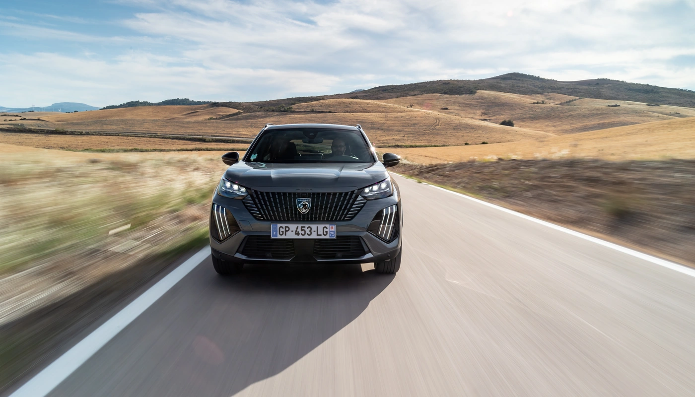 Peugeot E 2008 - Contexto Entorno Real Contexto Conduciendo Exterior Frontal