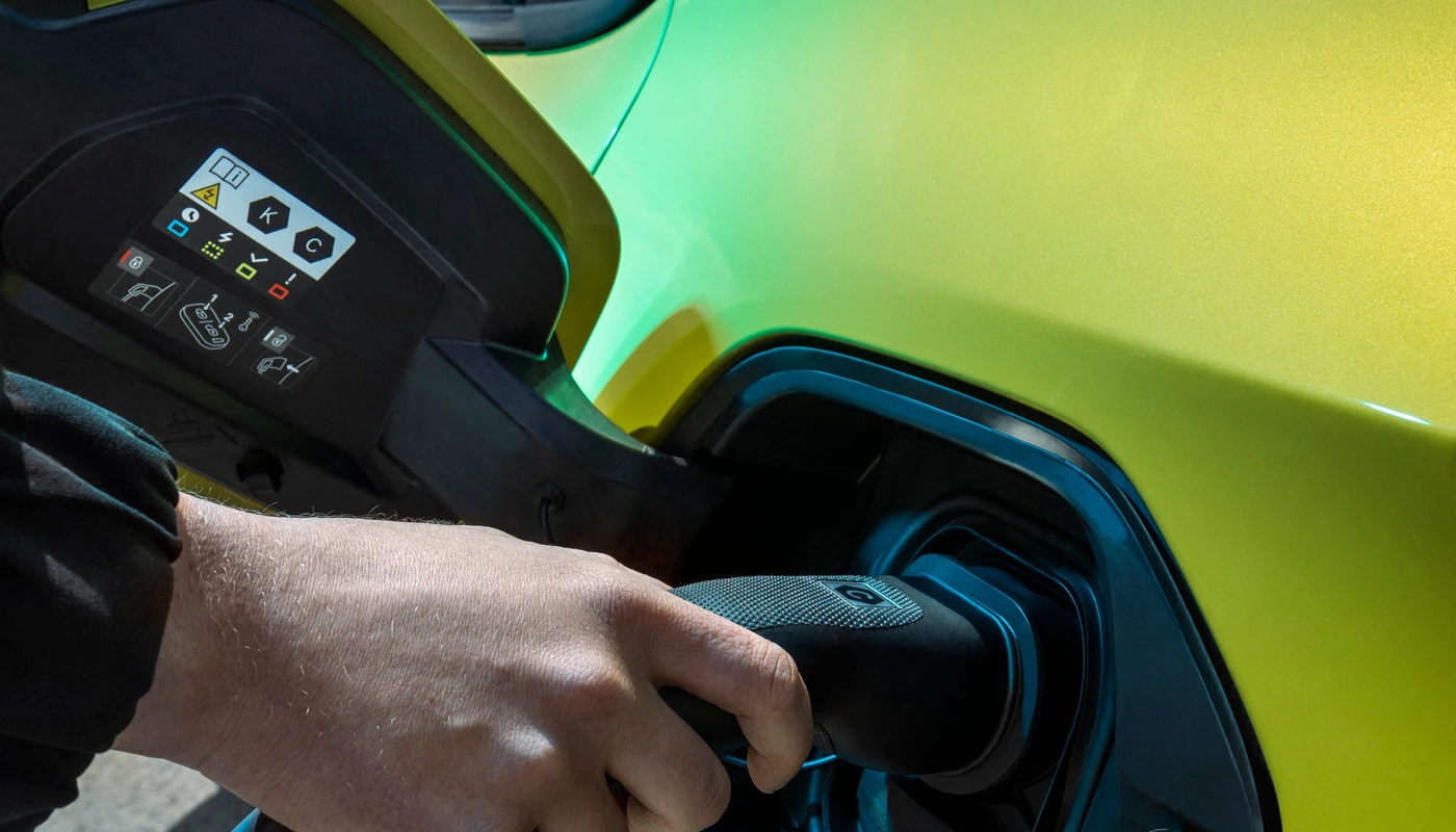 Peugeot E 208 - Carga Puerto Y Cable