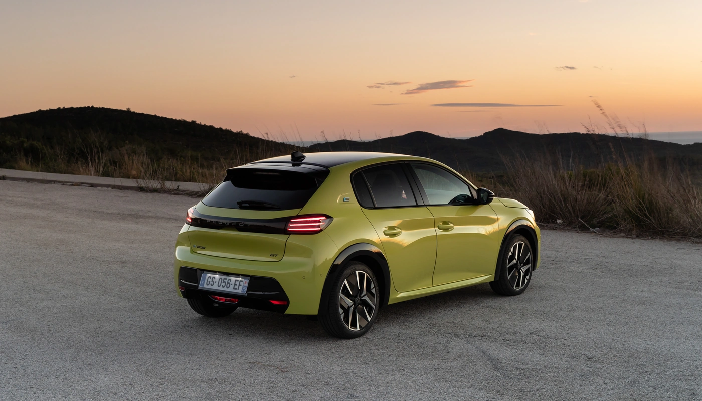 Peugeot E 208 - Contexto Entorno Real Contexto Aparcado Exterior Trasera Izquierda