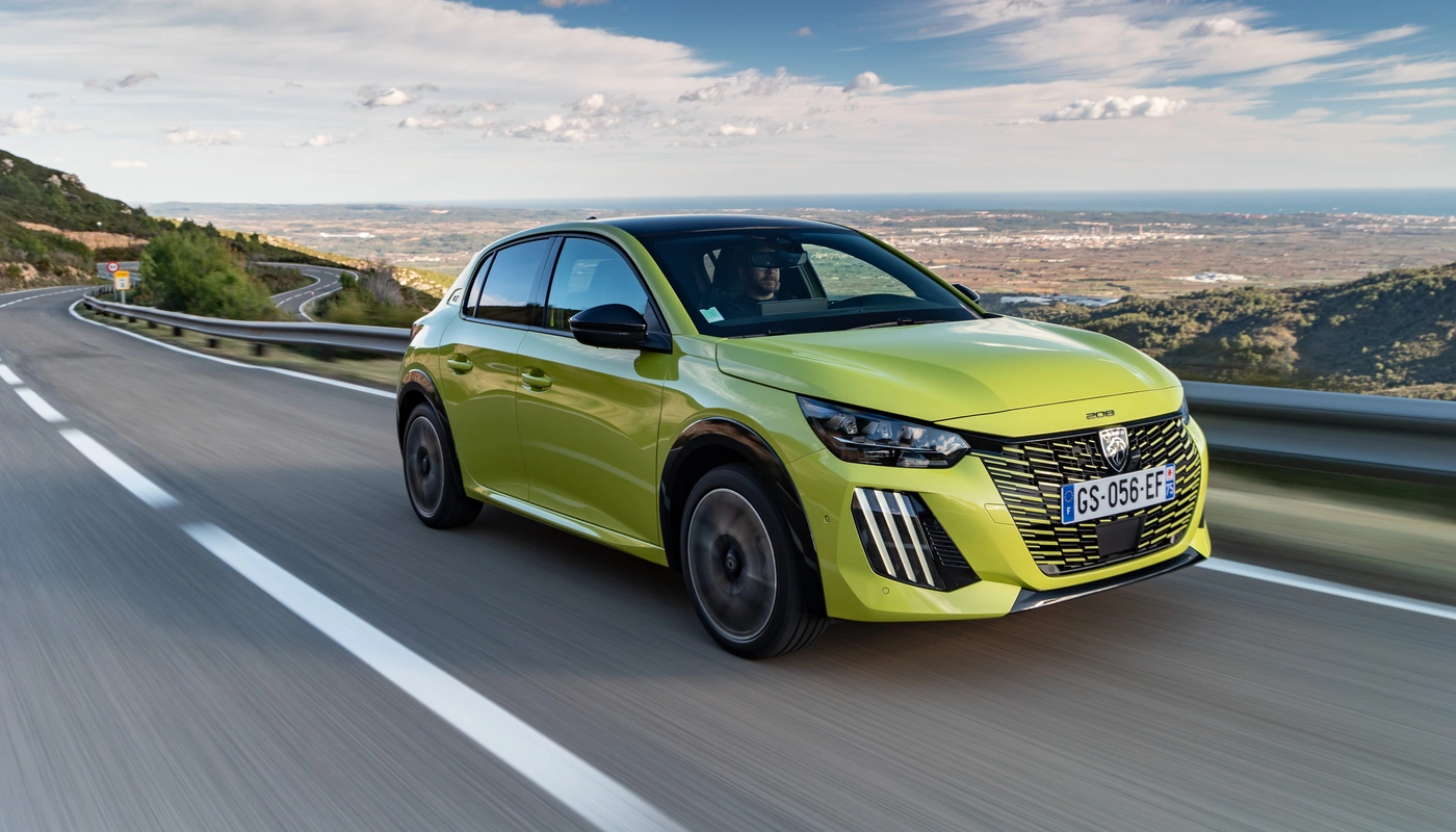 Peugeot E 208 - Contexto Entorno Real Contexto Conduciendo Exterior Frontal Derecha