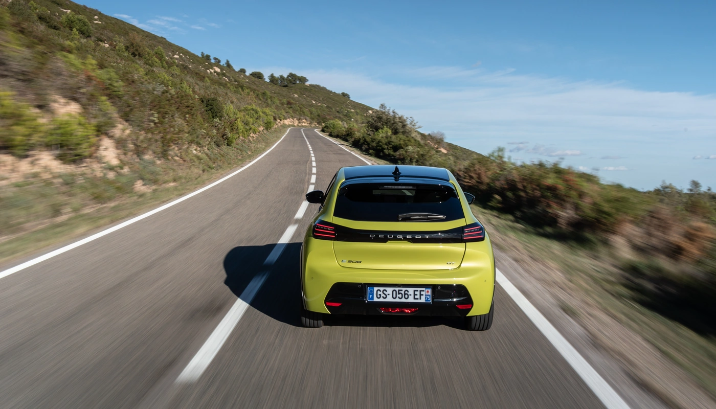 Peugeot E 208 - Contexto Entorno Real Contexto Conduciendo Exterior Trasera