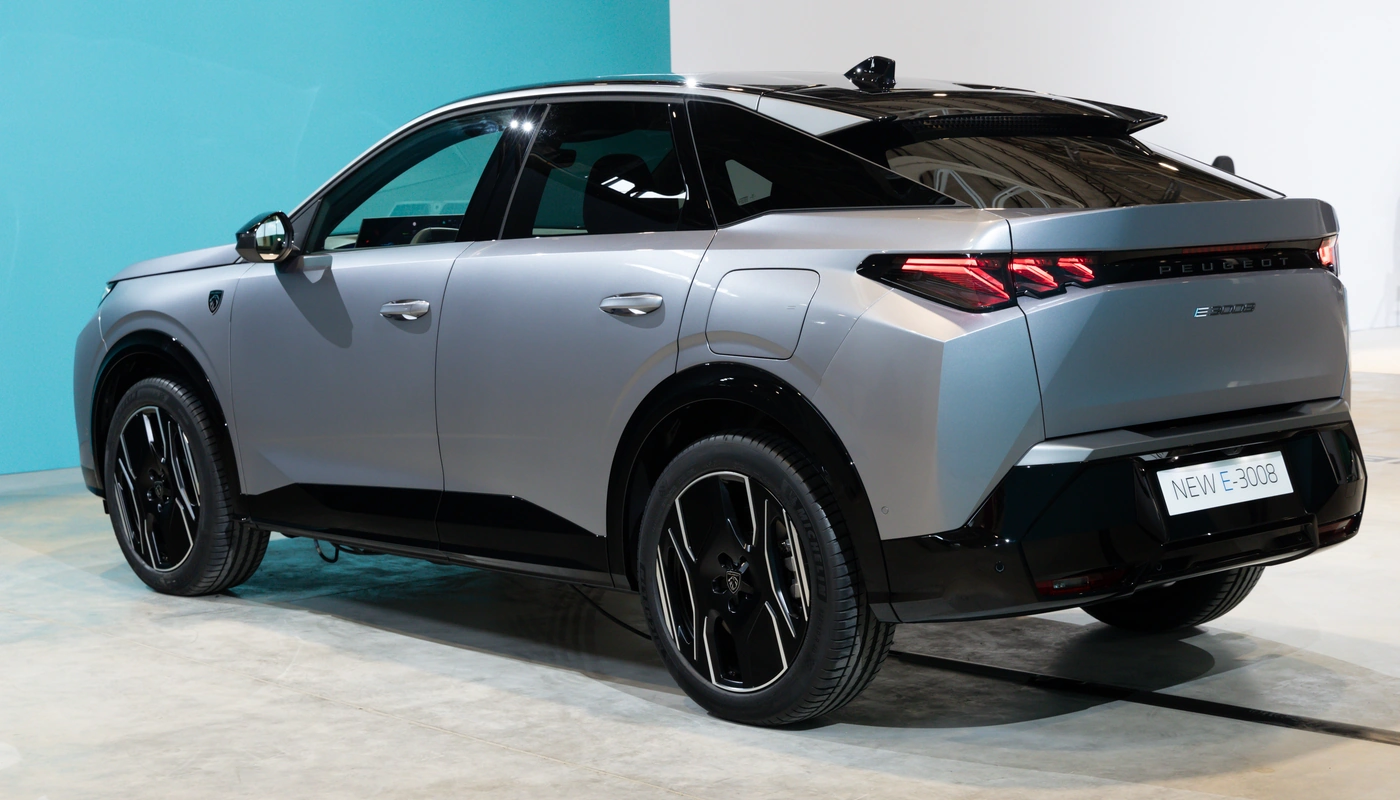 Peugeot E 3008 - Contexto Entorno Real Contexto Aparcado Exterior Trasera Derecha