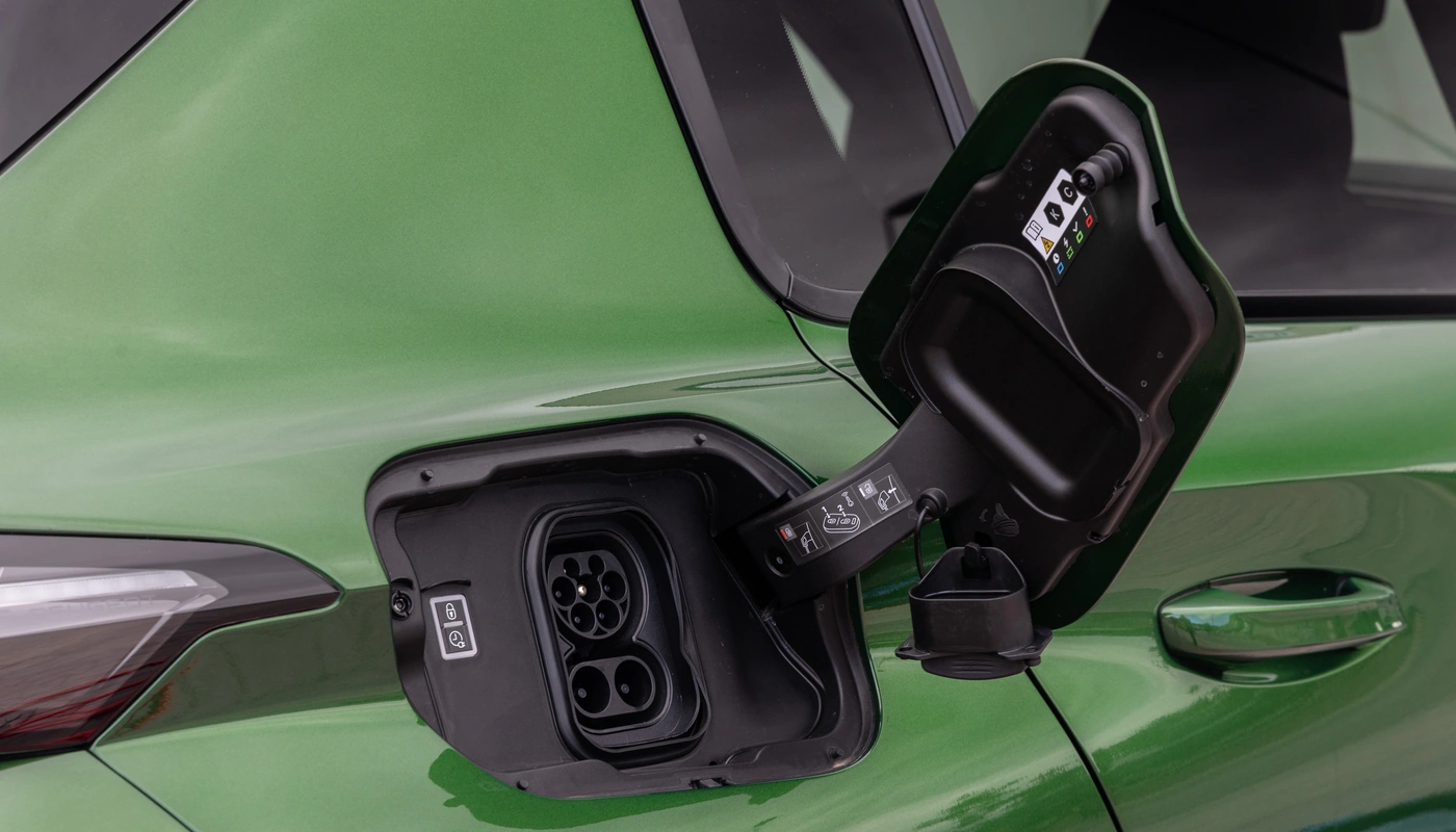 Peugeot E 308 - Carga Puerto Abierto