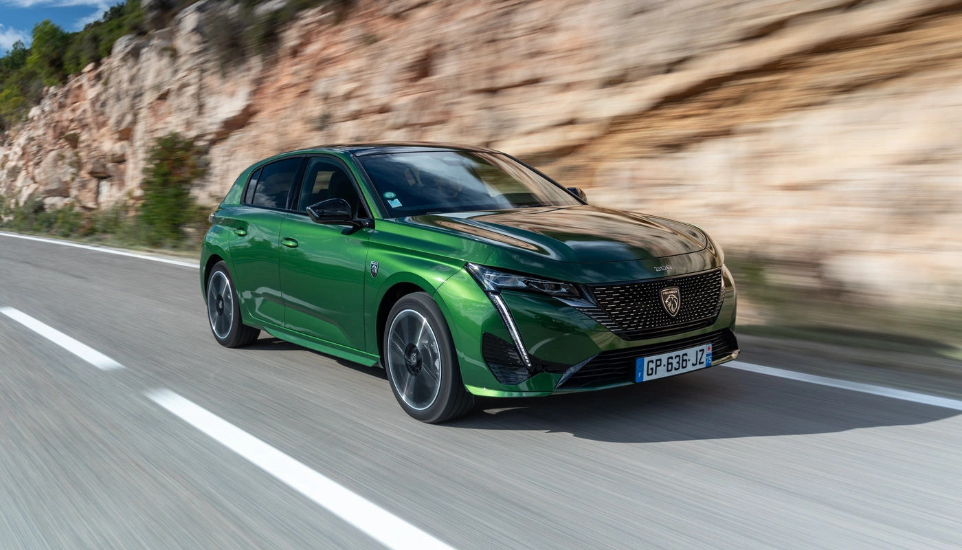 Peugeot E 308 - Contexto Entorno Real Contexto Conduciendo Exterior Frontal Derecha