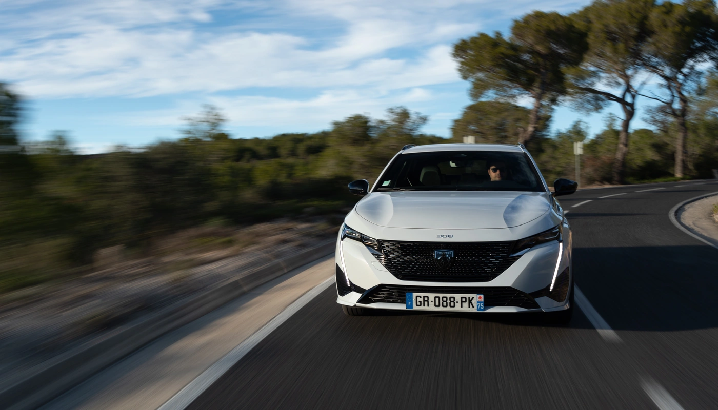 Peugeot E 308 Sw - Contexto Entorno Real Contexto Conduciendo Exterior Frontal