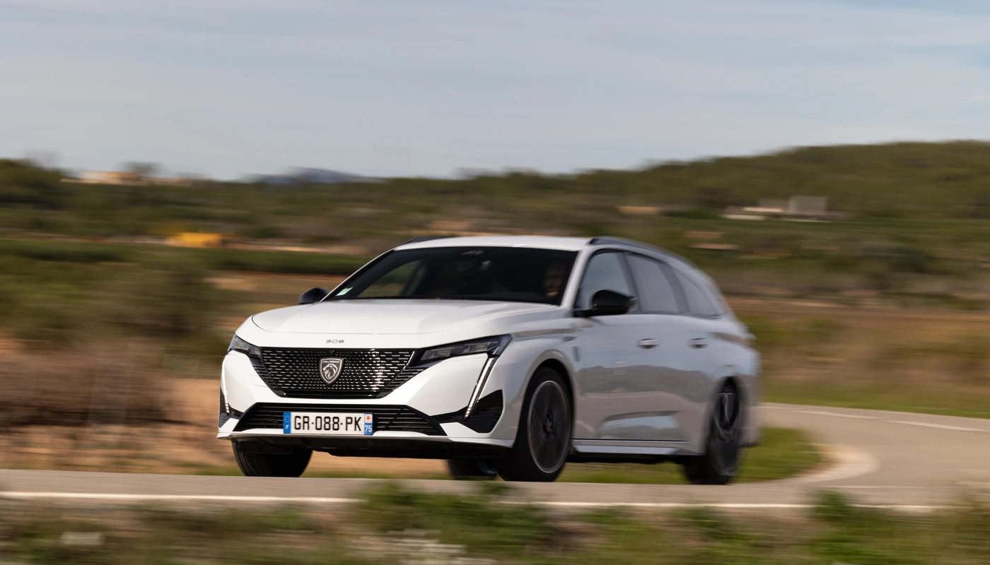 Peugeot E 308 Sw - Contexto Entorno Real Contexto Conduciendo Exterior Frontal Izquierda