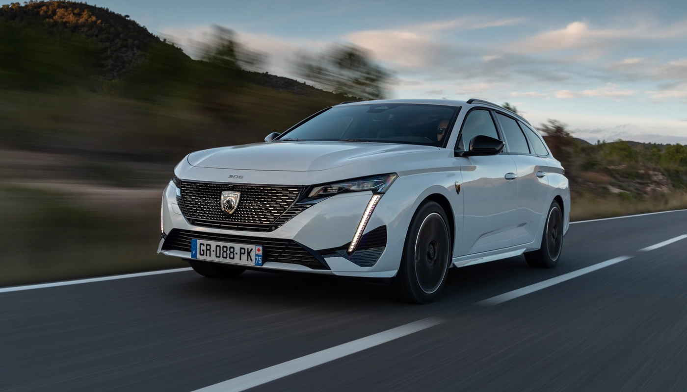 Peugeot E 308 Sw - Contexto Entorno Real Contexto Conduciendo Exterior Frontal Izquierda