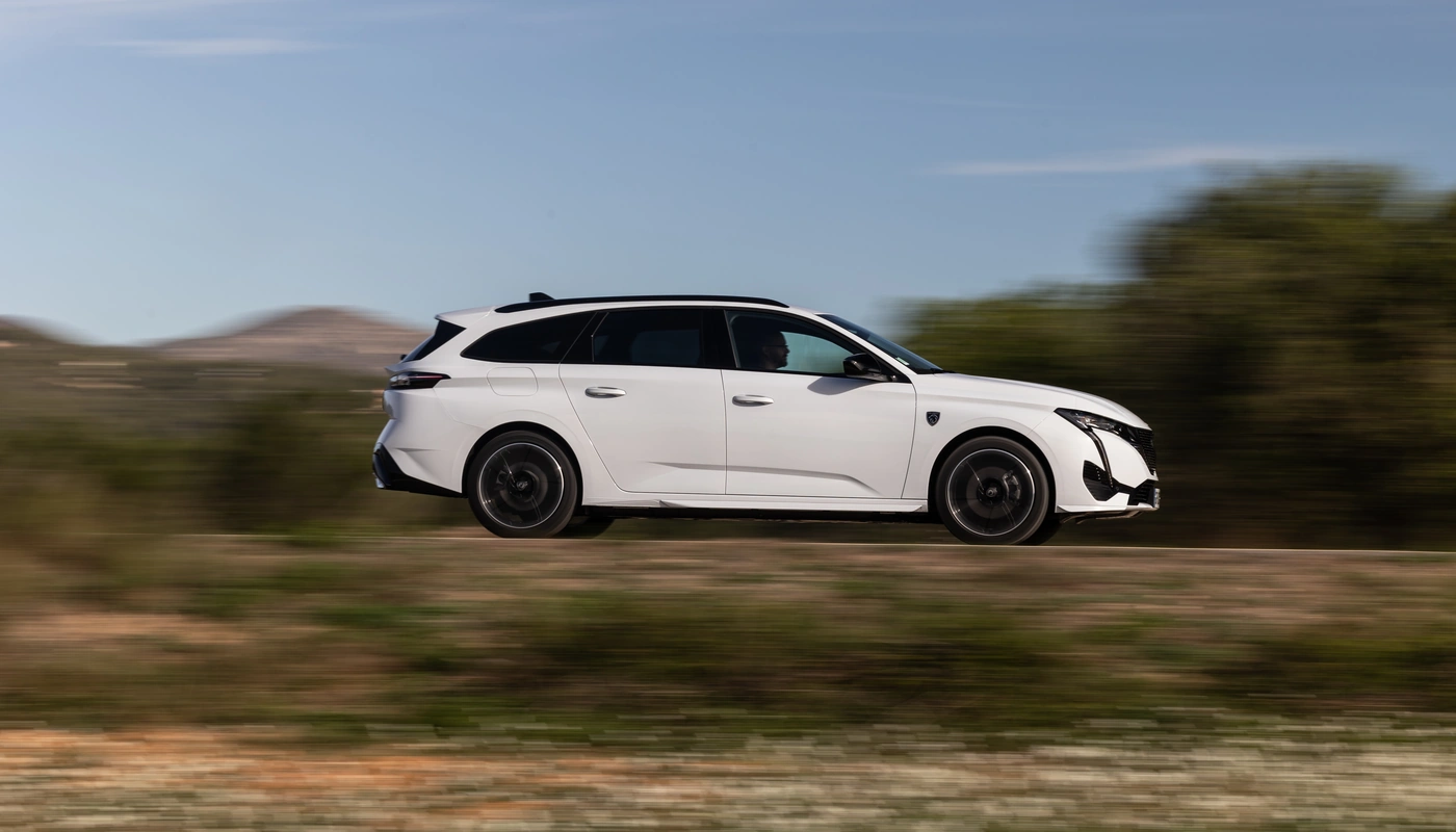 Peugeot E 308 Sw - Contexto Entorno Real Contexto Conduciendo Exterior Lateral Derecha