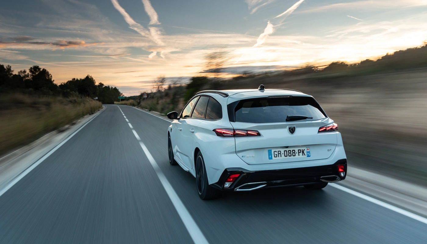 Peugeot E 308 Sw - Contexto Entorno Real Contexto Conduciendo Exterior Trasera