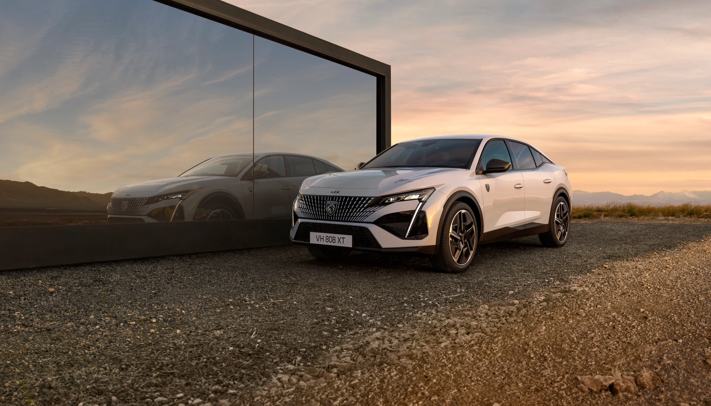 Peugeot E 408 - Contexto Entorno Real Contexto Aparcado Exterior Frontal Izquierda