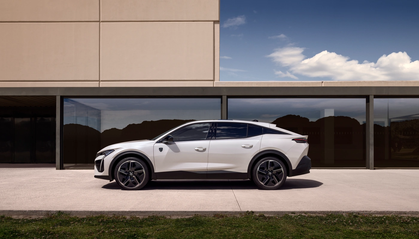 Peugeot E 408 - Contexto Entorno Real Contexto Aparcado Exterior Lateral Izquierda