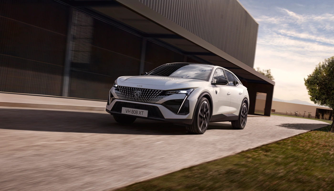 Peugeot E 408 - Contexto Estudio Contexto Aparcado Exterior Frontal Izquierda