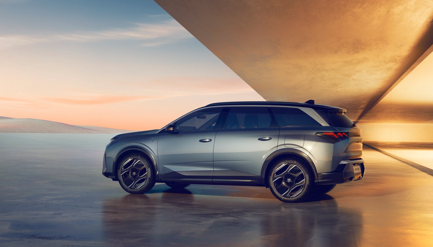 Peugeot E 5008 - Contexto Estudio Contexto Aparcado Exterior Lateral Izquierda