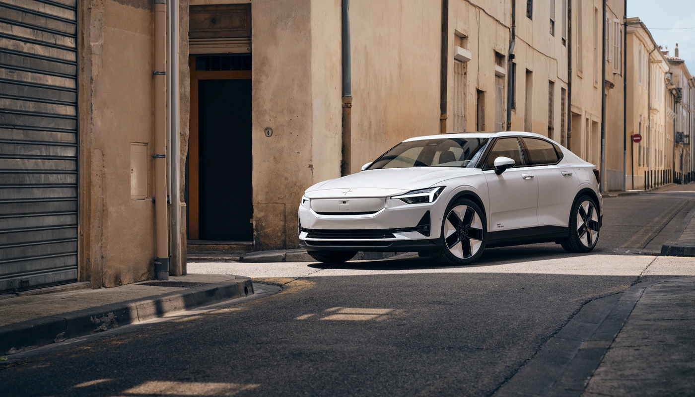 Polestar 2 - Contexto Entorno Real Contexto Conduciendo Exterior Frontal Izquierda