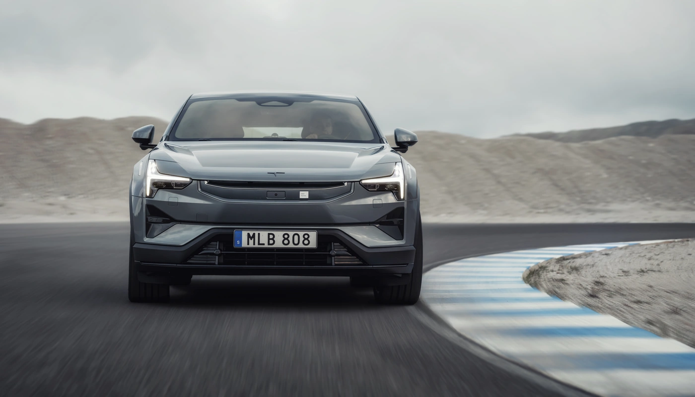 Polestar 3 - Contexto Entorno Real Contexto Conduciendo Exterior Frontal