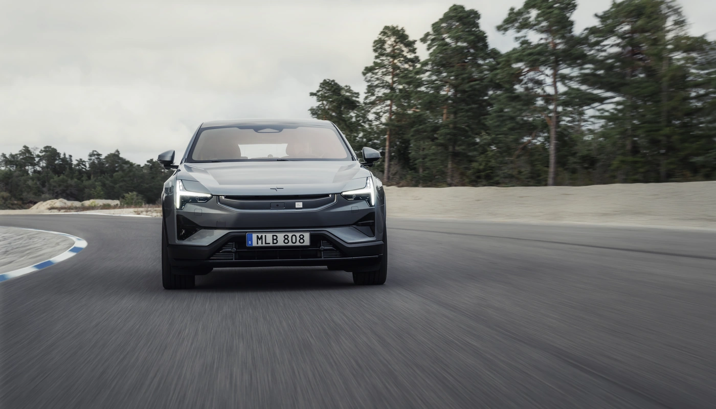 Polestar 3 - Contexto Entorno Real Contexto Conduciendo Exterior Frontal