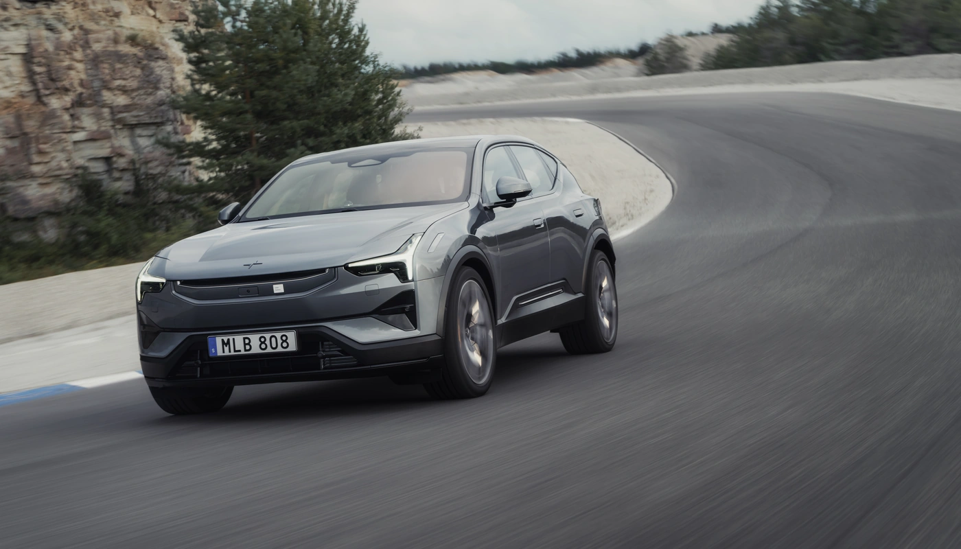 Polestar 3 - Contexto Entorno Real Contexto Conduciendo Exterior Frontal Izquierda