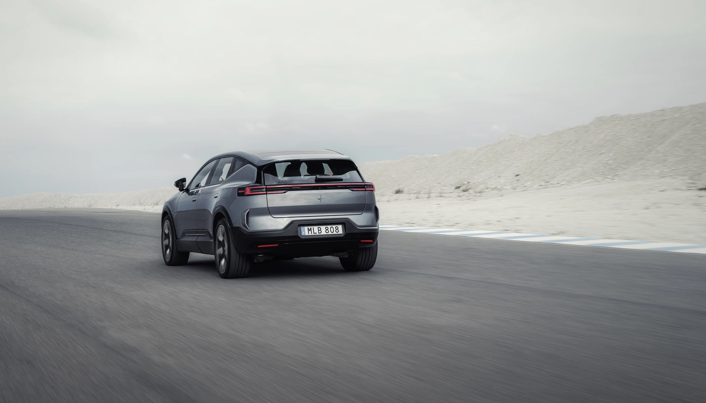 Polestar 3 - Contexto Entorno Real Contexto Conduciendo Exterior Trasera Derecha