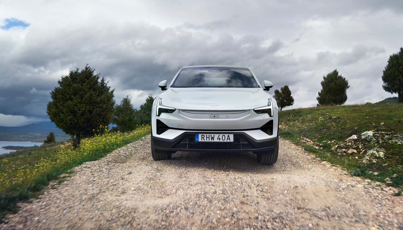 Polestar 4 - Contexto Entorno Real Contexto Aparcado Exterior Frontal