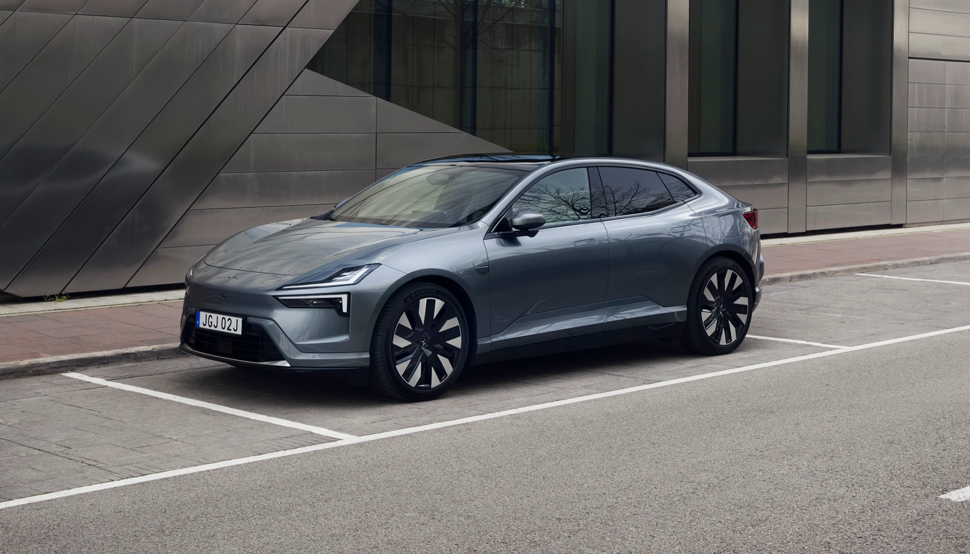 Polestar 4 - Contexto Entorno Real Contexto Aparcado Exterior Lateral Izquierda