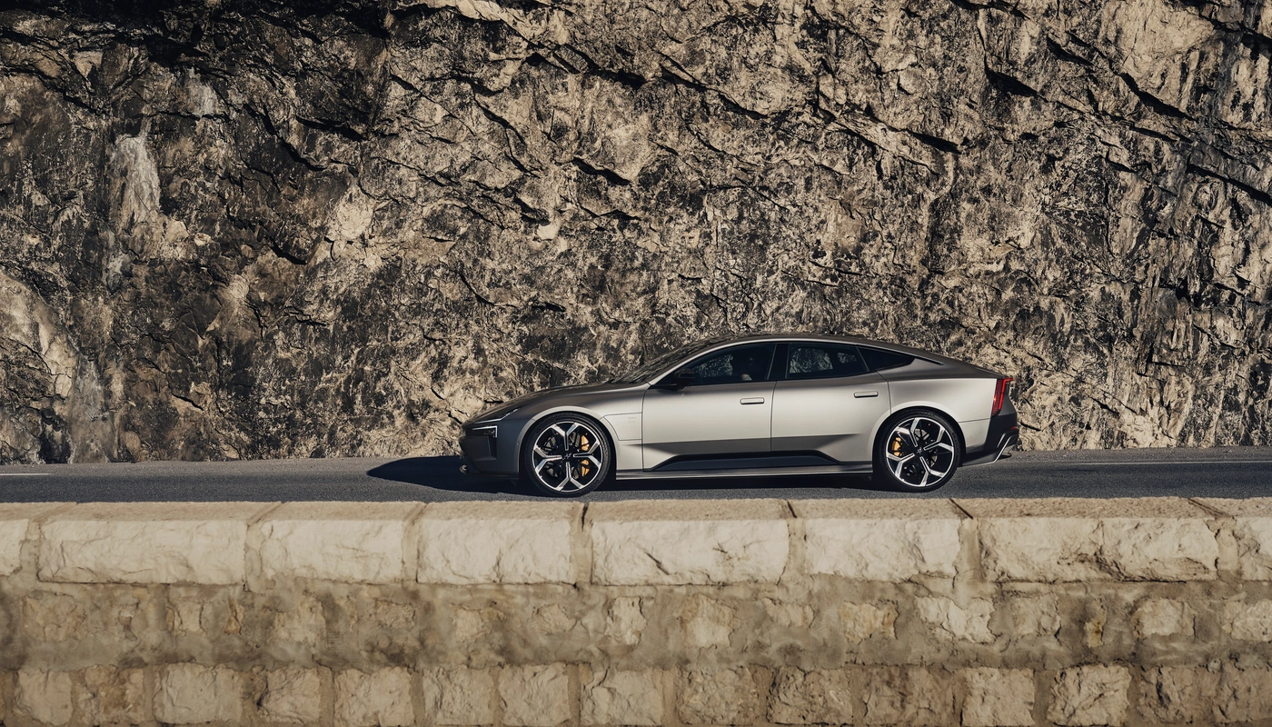 Polestar 5 - Contexto Entorno Real Contexto Aparcado Exterior Lateral Izquierda