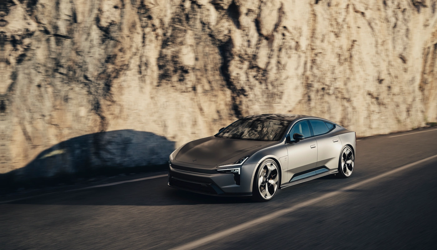 Polestar 5 - Contexto Entorno Real Contexto Conduciendo Exterior Frontal Izquierda