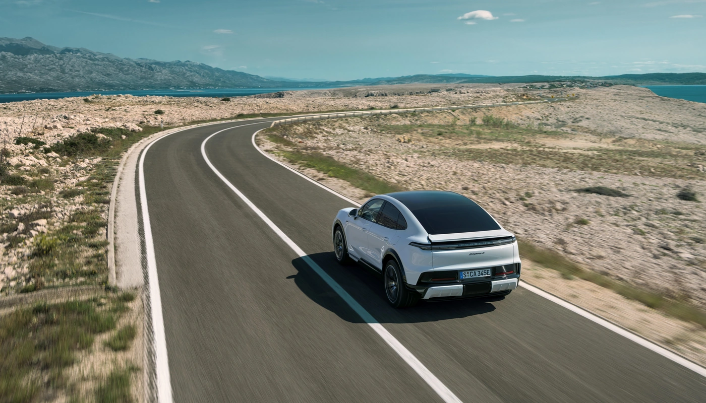 Porsche Cayenne Coupe - Contexto Entorno Real Contexto Conduciendo Exterior Trasera Derecha