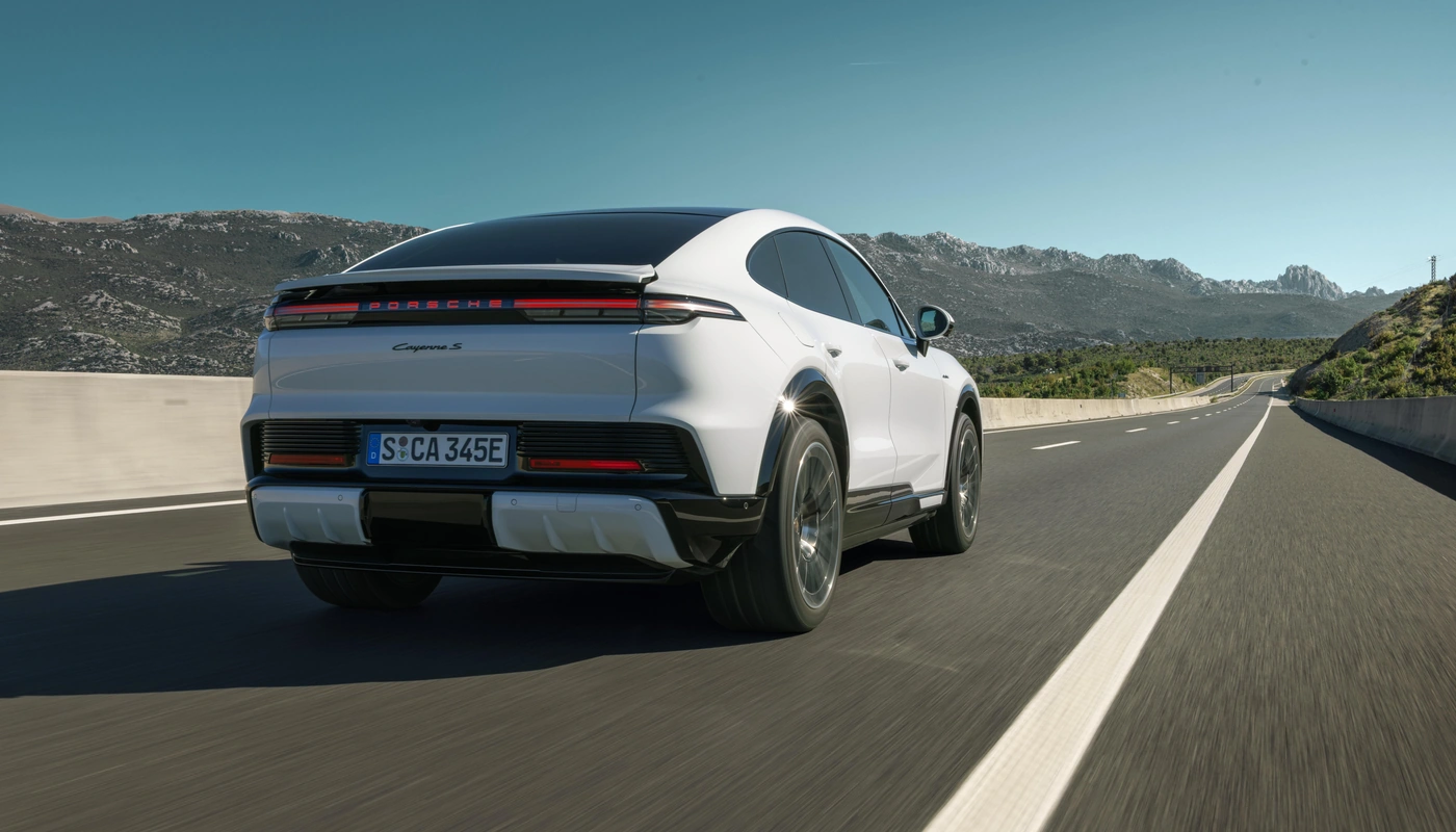 Porsche Cayenne Coupe - Contexto Entorno Real Contexto Conduciendo Exterior Trasera Exterior Trasera Izquierda