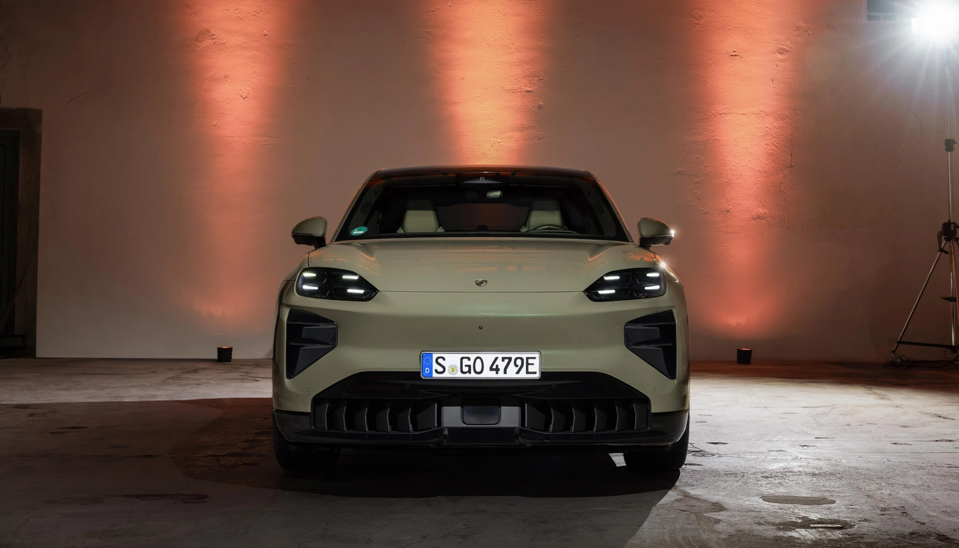 Porsche Cayenne Coupe - Contexto Estudio Exterior Frontal