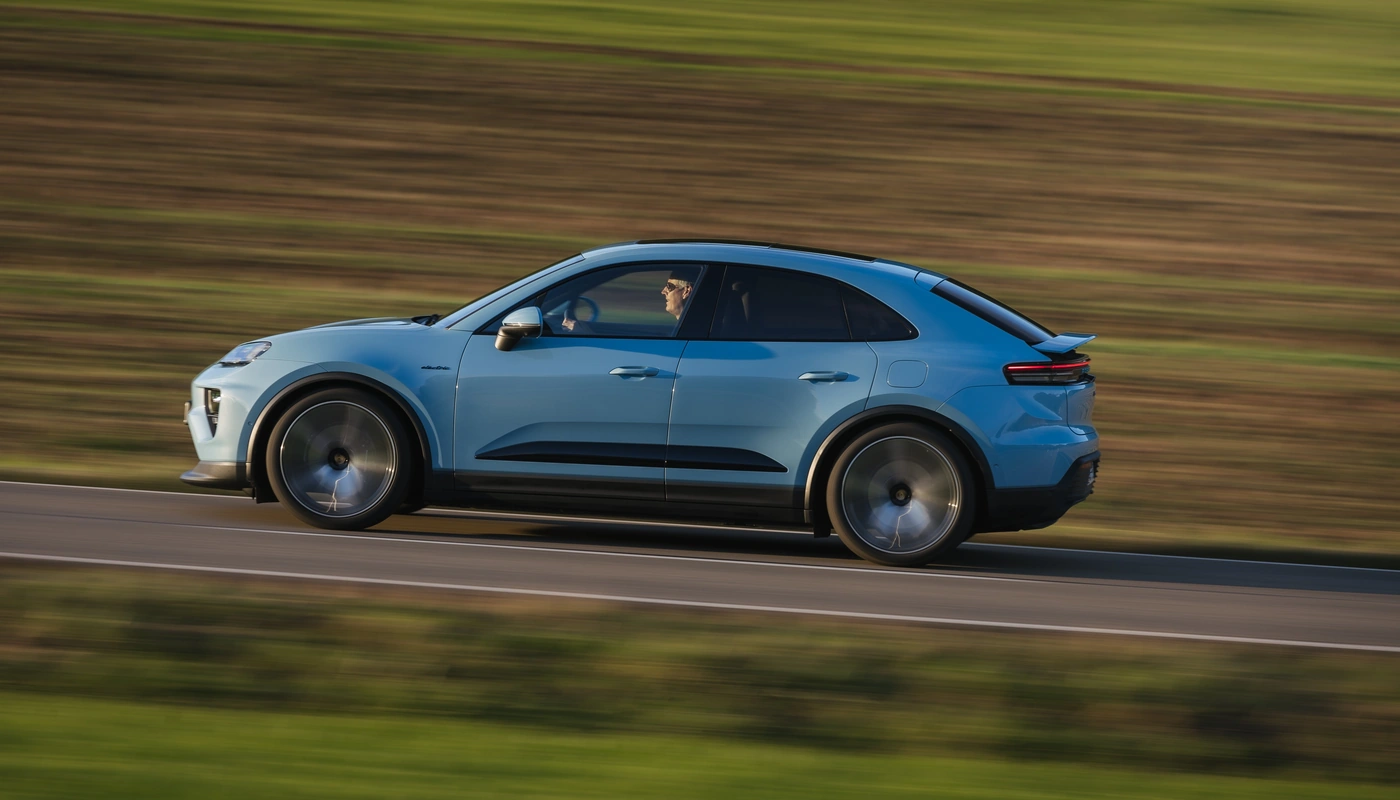 Porsche Macan - Contexto Entorno Real Contexto Conduciendo Exterior Lateral Izquierda