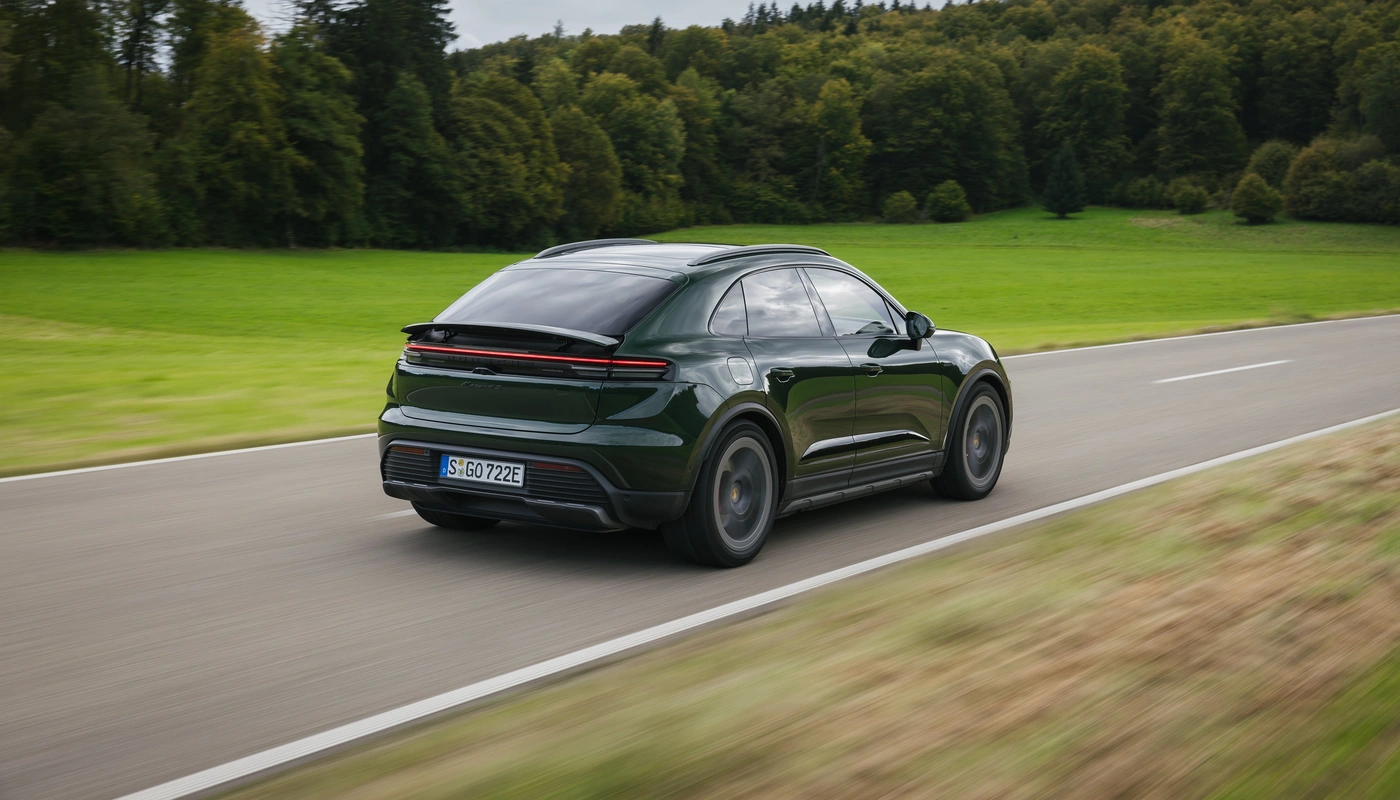 Porsche Macan - Contexto Entorno Real Contexto Conduciendo Exterior Trasera Izquierda