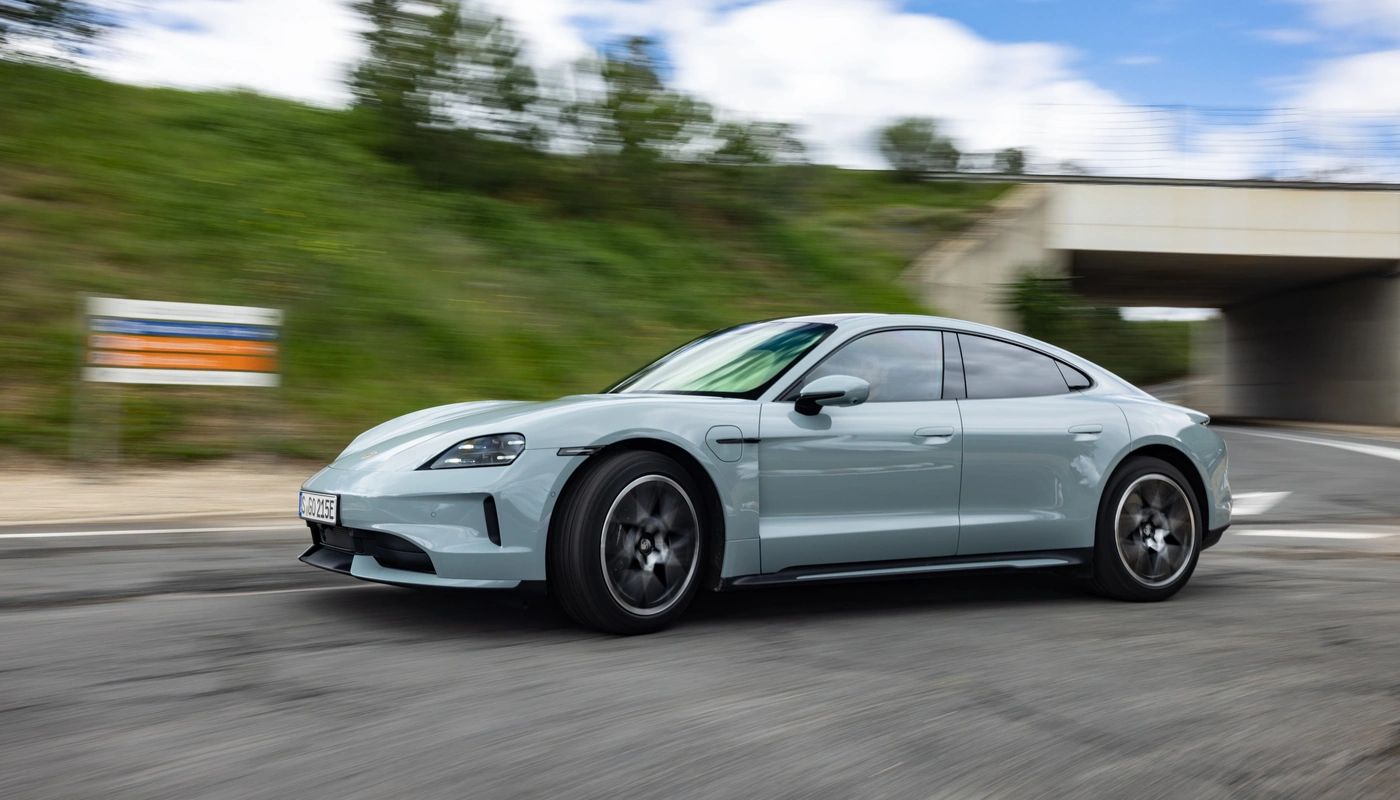 Porsche Taycan - Contexto Entorno Real Contexto Conduciendo Exterior Lateral Izquierda