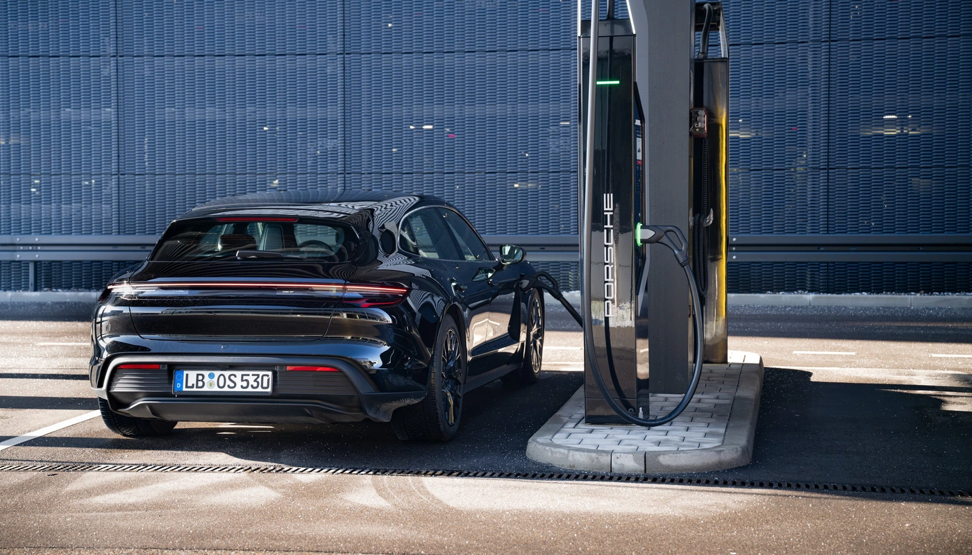 Porsche Taycan Sport Turismo - Carga Estacion
