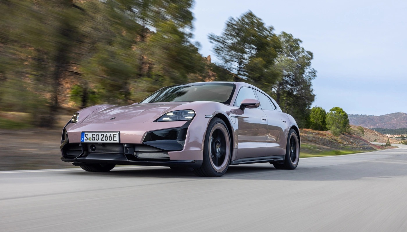 Porsche Taycan Sport Turismo - Contexto Entorno Real Contexto Conduciendo Exterior Frontal Izquierda