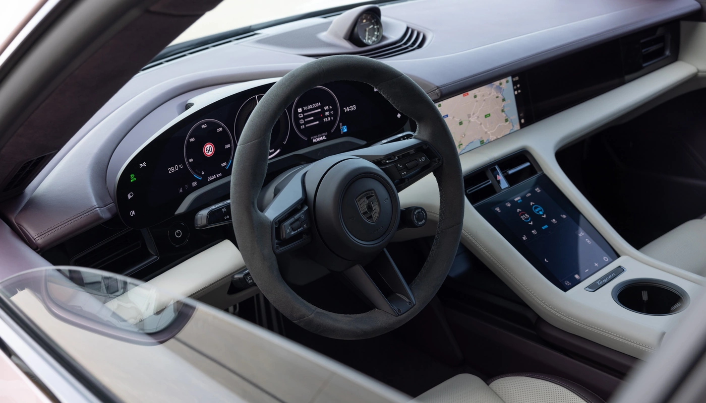 Porsche Taycan Sport Turismo - Interior Salpicadero Interior Pantalla Central Interior Volante