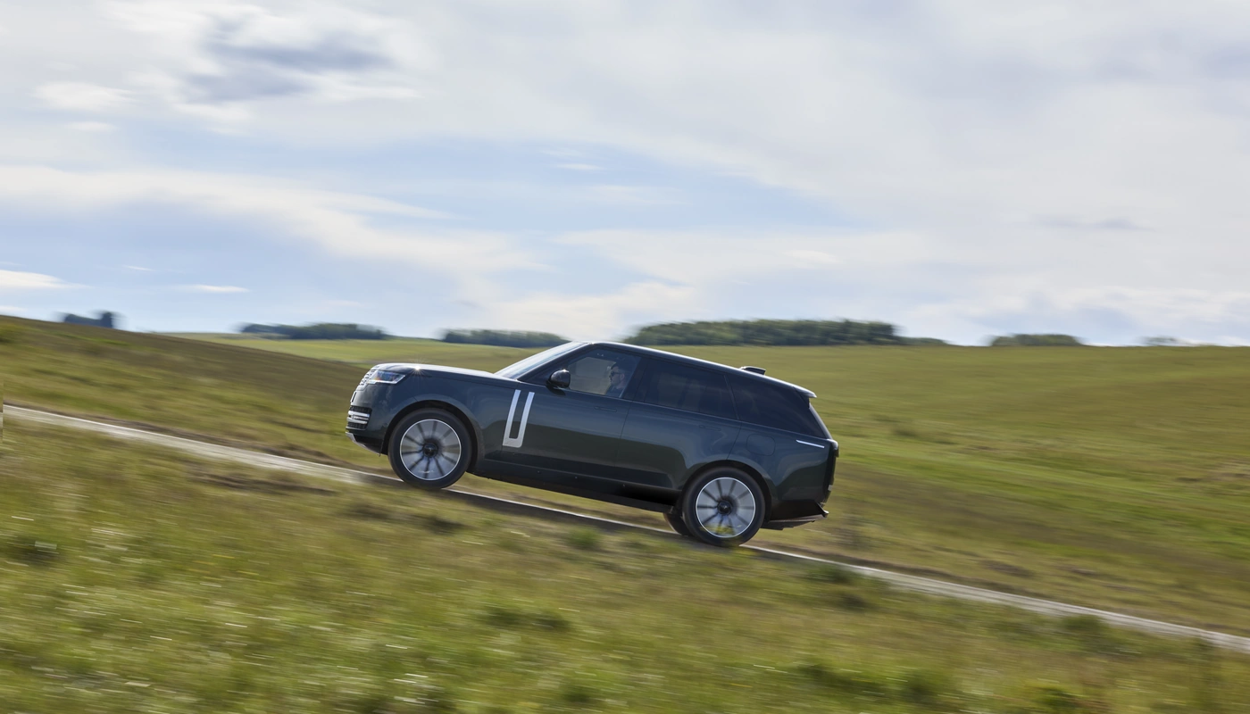 Range Rover Range Rover - Contexto Entorno Real Contexto Conduciendo Exterior Lateral Izquierda