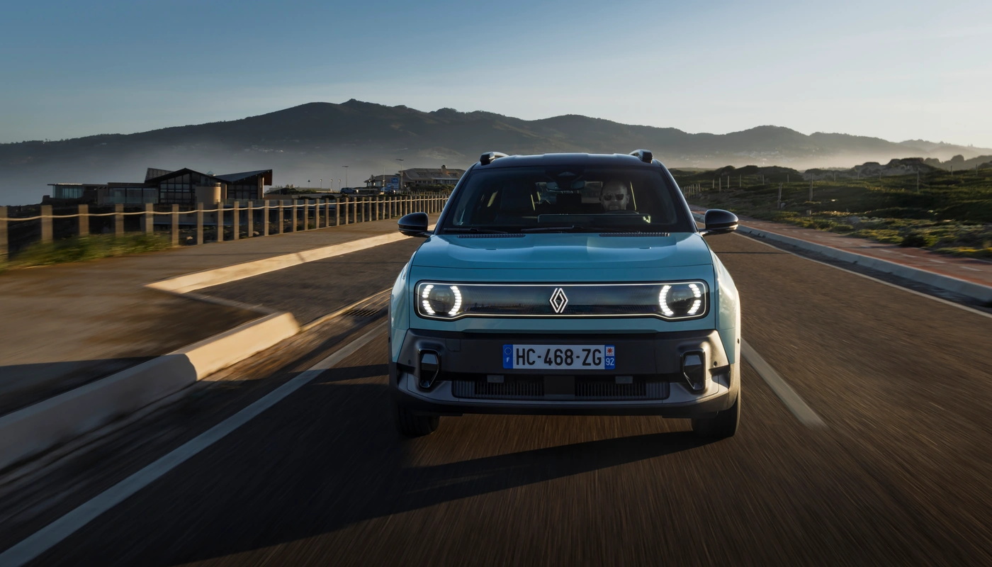 Renault 4 - Contexto Entorno Real Contexto Conduciendo Exterior Frontal