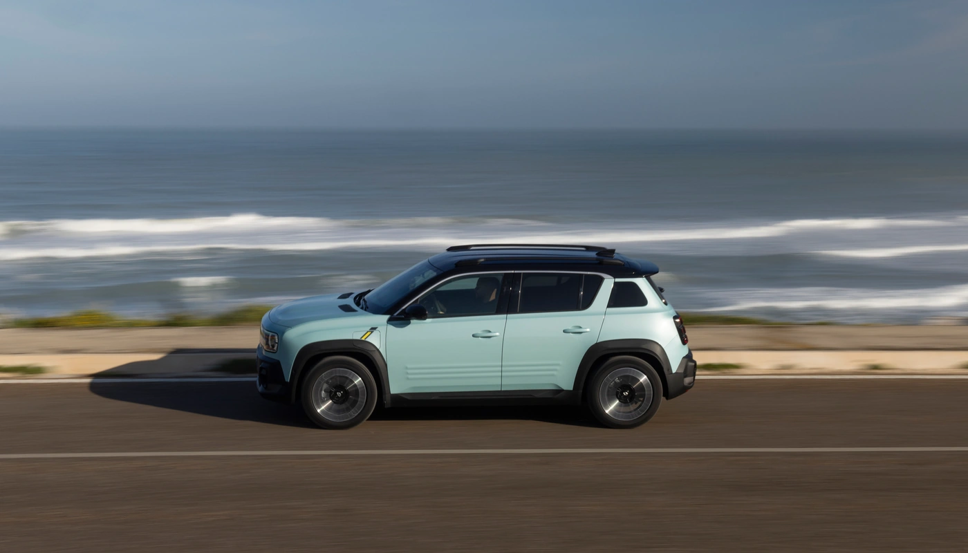 Renault 4 - Contexto Entorno Real Contexto Conduciendo Exterior Lateral Izquierda