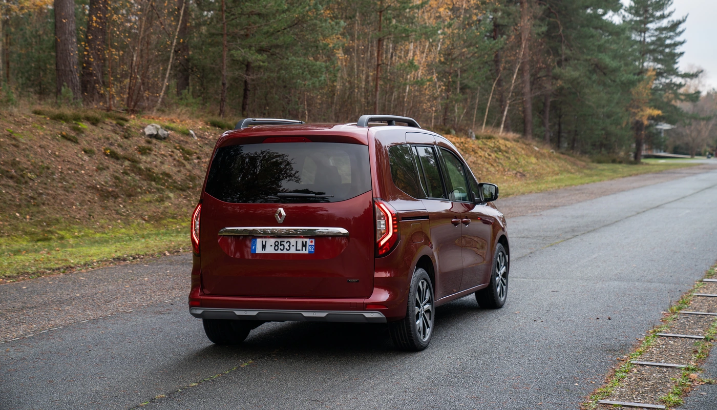 Renault Kangoo - Contexto Entorno Real Contexto Aparcado Exterior Trasera Exterior Trasera Derecha
